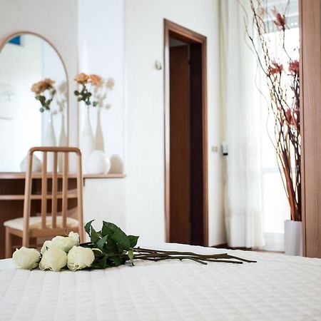 Hotel Continental Гаттео-а-Маре Экстерьер фото