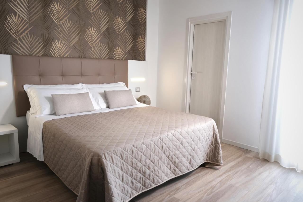 Hotel Continental Гаттео-а-Маре Экстерьер фото