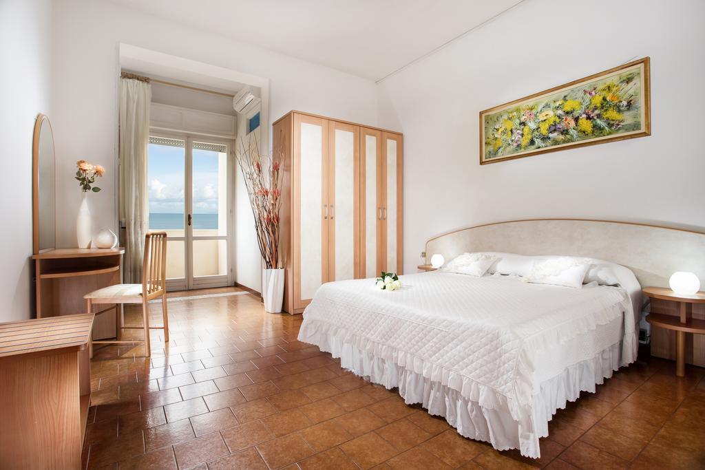 Hotel Continental Гаттео-а-Маре Номер фото