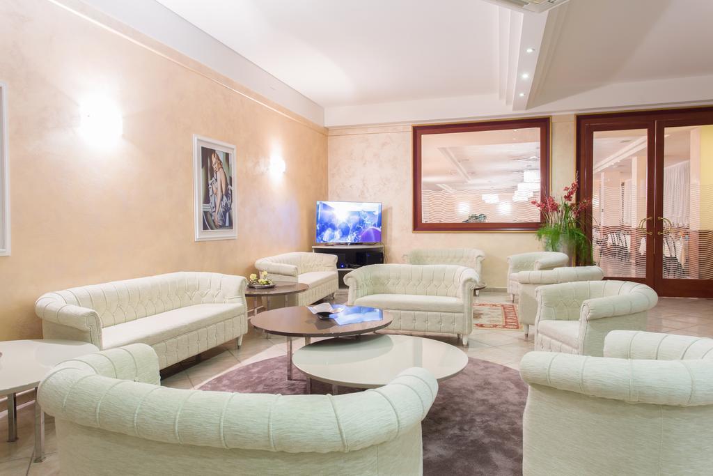Hotel Continental Гаттео-а-Маре Экстерьер фото